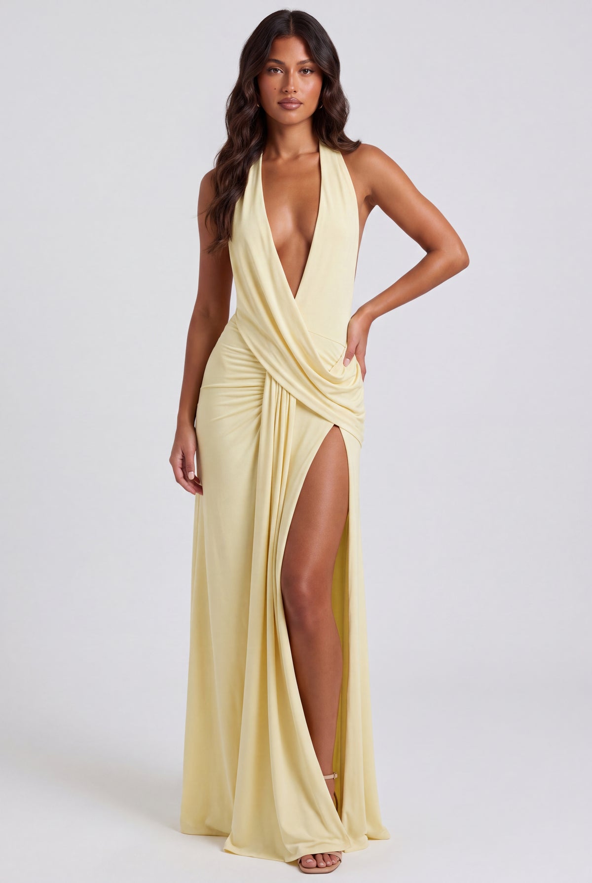 Robe longue plissée Sunny, décolleté en V profond
