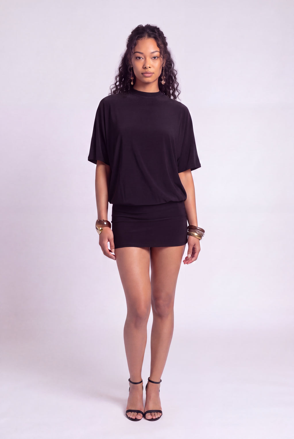 Robe mini Ruby noire, manches chauve-souris et taille blousante